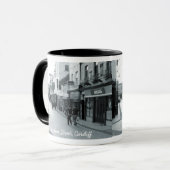 Mug Caroline Street, Cardiff. (Devant gauche)