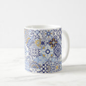 Mug Carreaux azulejos patchwork. Paquet incolore (Devant droit)