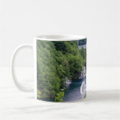 Mug Cascade cascade avec forêt verte en Croatie (Gauche)