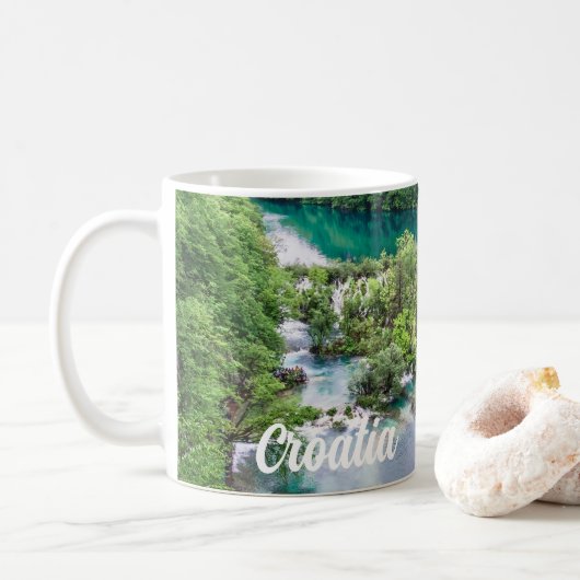 Mug Cascade de cascade dans le parc des lacs Plitvice, (Avec donut)