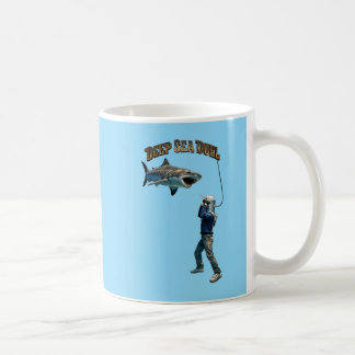 Mug Casque de plongée vintage combattant un requin tig