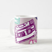 Mug cassettes rétro, motif dessiné à la main. (Devant gauche)