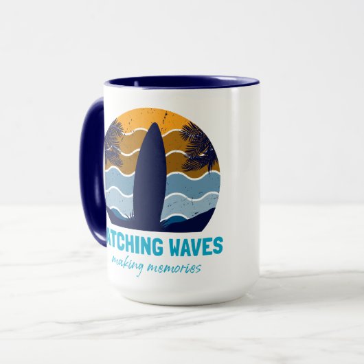Mug Catching Waves Surboard Retro Sunset Beach (Devant gauche)