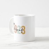 Mug Catégorie 2023, Diplôme Supérieur, Aînés 2023 (Devant gauche)