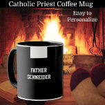 Mug Catholique prêtre Noir Clergé Collar Religieux<br><div class="desc">Chaque prêtre adorera avoir sa propre tasse personnalisée avec le collier du prêtre catholique romain.</div>