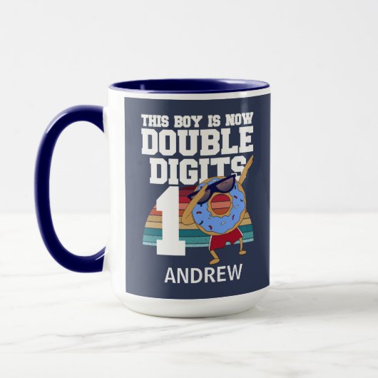 Mug Ce garçon est maintenant en double chiffres Drôle  (Gauche)