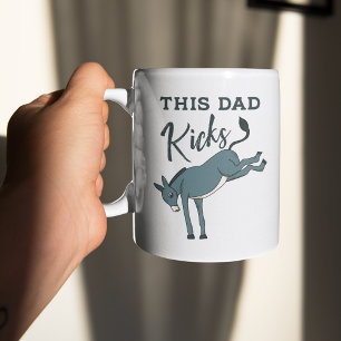Mug Ce papa donne un coup de pied à Donkey Funky Fête 