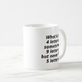 Mug Ce qui a 4 lettres (Devant droit)
