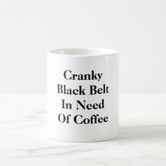 Mug Ceinture noire excentrique nécessitant le café