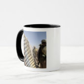 Mug Ceintures de munitions de calibre 50 (Devant gauche)