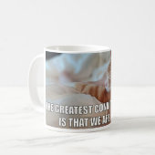 Mug Célébrez l'AMOUR - la plus grande conviction est (Devant gauche)