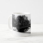 Mug Central Park NYC d'hiver de pont d'arc (Devant gauche)