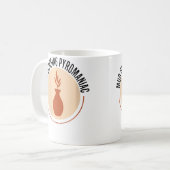 Mug Céramique de poterie pyromane qui lance de la boue (Devant gauche)