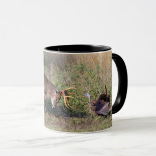 Mug Cerf à queue blanche combattant un dindon sauvage