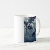 Mug Cerf avec Antlers dans une forêt ombragée (Devant droit)