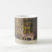 Mug Cerf devant l'arbre d'automne jaune (Centre)