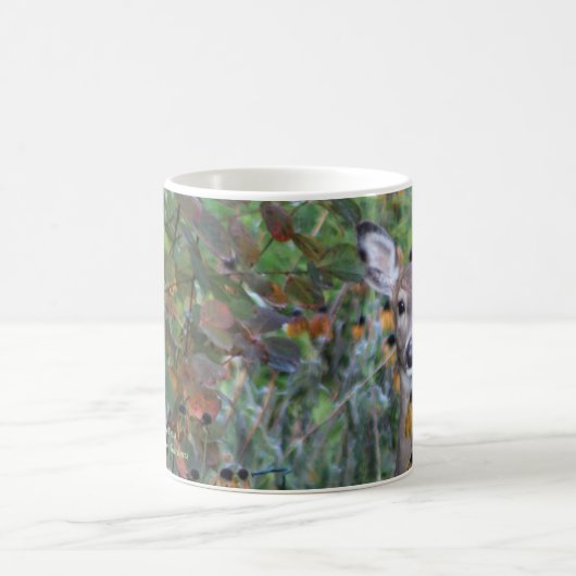 Mug Cerfs communs dans les jardins après le Frost (Centre)