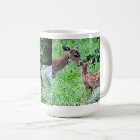 Mug Cerfs communs embrassant le faon (Devant droit)
