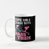 Mug Certaines filles poursuivent les garçons pass fill (Gauche)