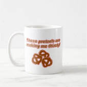 Mug Ces bretzels me rendent assoiffé (Gauche)