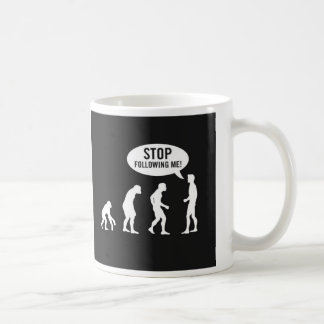 Mug cessez de me suivre !