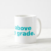 Mug C'est au-dessus de mon échelon (Devant droit)