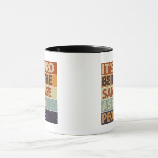 Mug C'est bizarre d'être le même âge que les personnes (Centre)