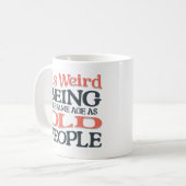 Mug C'est bizarre d'être le même âge que les personnes (Devant gauche)