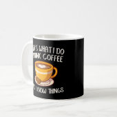 Mug C'est ce que je fais Je bois du café et je sais de (Devant gauche)