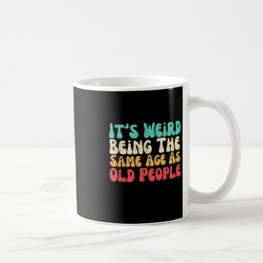 Mug C'Est Étrange D'Être Le Même Âge Que Les Personnes (Droite)