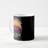 Mug C'est juste un autre demi-kilomètre ou si Camping  (Devant gauche)