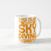 Mug C'est mon ciel de parachutisme chanceux de parachu (Devant droit)