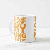 Mug C'est mon ciel de parachutisme chanceux de parachu (Devant gauche)