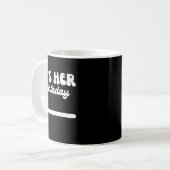 Mug C'est son anniversaire (flèche pointant) humour di (Devant gauche)
