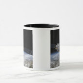 Mug C'est un concept d'artiste à l'aide d'un modèle 2 (Centre)