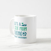 Mug C'est une maman de football (Devant gauche)