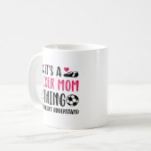 Mug C'est une maman de football (Devant gauche)