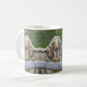 Mug Cette chèvre de ferme amicale vous regarde. (Devant gauche)