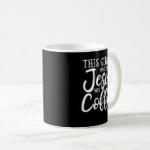 Mug Cette Fille Fonctionne Sur Jésus Et Coffee Christi (Devant droit)