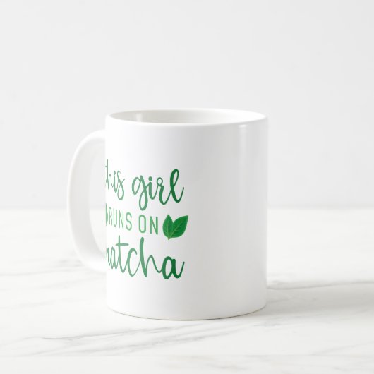 Mug Cette Fille Fonctionne Sur Matcha (Devant gauche)