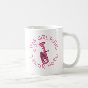 Mug Cette Fille Joue La Corne Du Ténor, Musicienne De