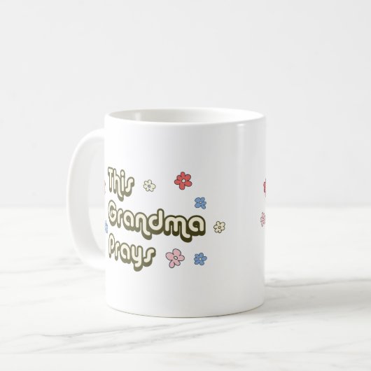 Mug Cette grand-mère prie Super (Devant gauche)