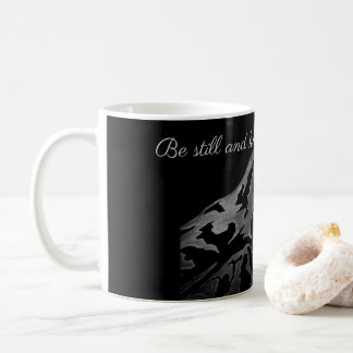Mug Chaîne de montagnes dans le ciel dessinée à la mai