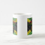 Mug Chaîne jamaïcaine de drapeau de roche (Centre)