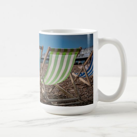 Mug Chaises de plate-forme regardant la mer (Droite)