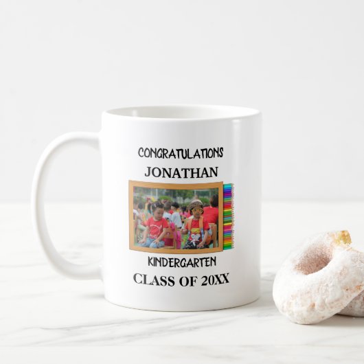 Mug Chalet de jardin d'enfants personnalisé (Avec donut)
