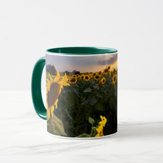 Mug Champ des tournesols de floraison (Devant gauche)