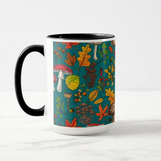 Mug Champignons d'automne, feuilles, noix et baies sur (Gauche)