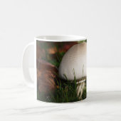 Mug Champignons de campagne dans une forêt (Devant gauche)
