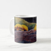 Mug Champignons oranges jaunes sur un bois profond log (Devant gauche)